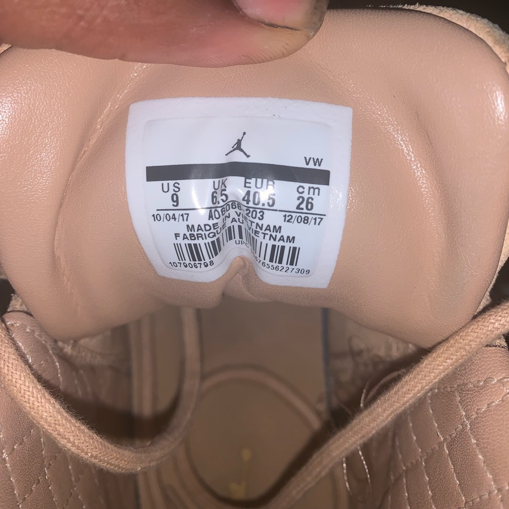 Women Air Jordan 12a  lightly worn